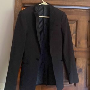 Black velvet lapel men’s tuxedo